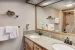 Bathroom-Evergreen 2 Bedroom-Gondola Resorts